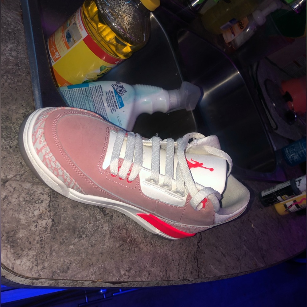 Pink jordans size 6 in w